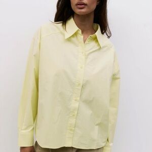 Mod Ref The Ophelia Top Size Medium in Butter Yellow | Boxy Button Down Shirt